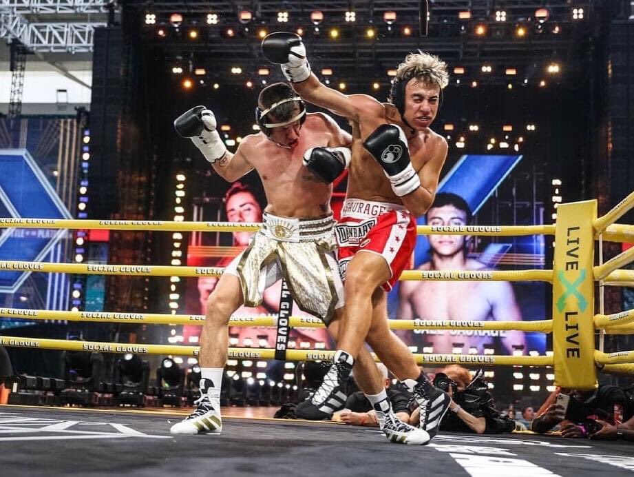 At the Hard Rock Stadium for Social Gloves featuring live performances &amp; the world’s social media stars facing off in the ring under a #lightingdesign by Tom Kenny using <a href="/Robelighting/">Robe Lighting</a> #BMFL, #MegaPointe, #Tetra2, #Spiider, #LEDBeam150 &amp; #RoboSpots supplied by LPS Production.