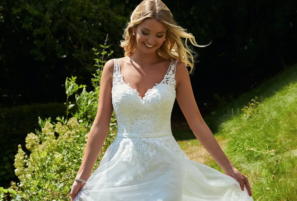 PATIENCE | This is the perfect mix of glamour and ethereal charm, with it's fitted mermaid skirt and flowing tulle over skirt. A modern twist on a classic style! bit.ly/3bf2ff1

#romantica #bridal