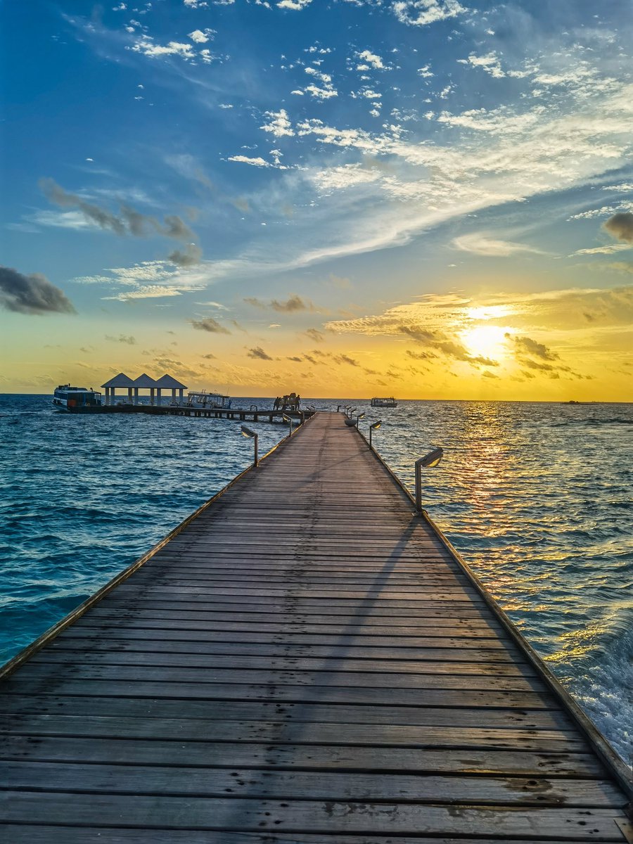 What a beautiful ending to a beautiful day with my tribe ❤️
*
<a href="/diamonds_thudu/">Diamonds Thudufushi</a> #beach <a href="/AfricaStay/">Africa Stay</a> <a href="/DiamondsResorts/">Diamonds Resorts</a> #family #fun #holiday #sunset #africastay #Maldives