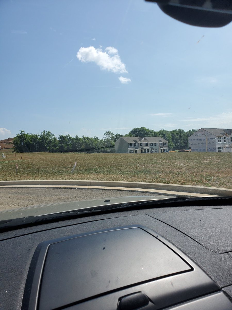 ljtenn's tweet image. Off Brickchurch pk at ThorntonGrove @RyanHomes194 20+ acres of nothing but houses. No @Publix. No @kroger. Not even @AldiUSA. 
There&apos;s NOTHING. No grocery store. No gas station. No entertainment. Nothing #middleclassburden. Guess it&apos;s not Sylvan Park?🤷🏾‍♀️ @mendesbob @zulfat4council