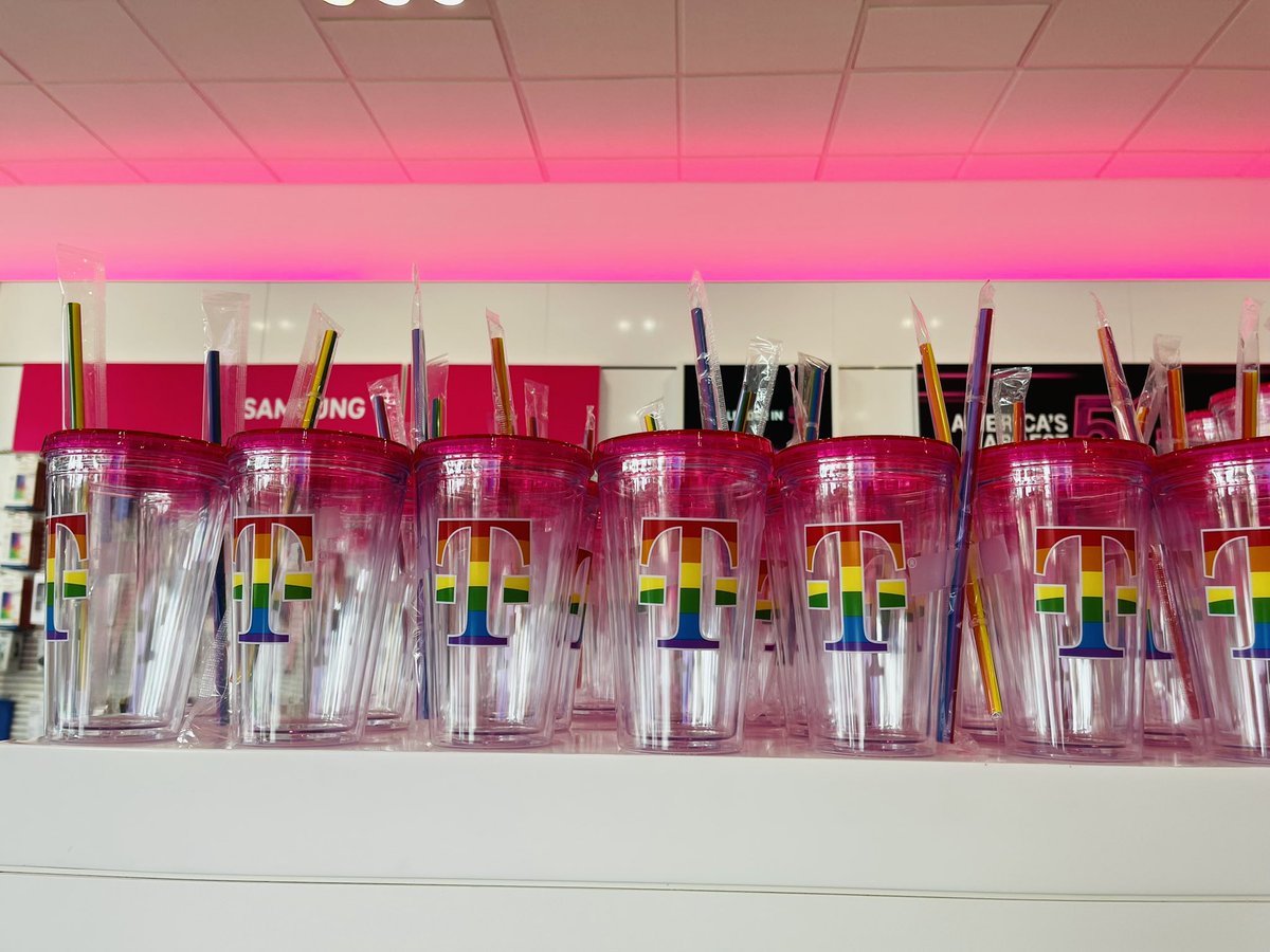 AlegnaPals's tweet photo. How exciting💖💖💖💖 So proud to work for this company🙌🙌🙌 #diversitymatters come to get your Tumblers !! https://t.co/1PaiHVfYek