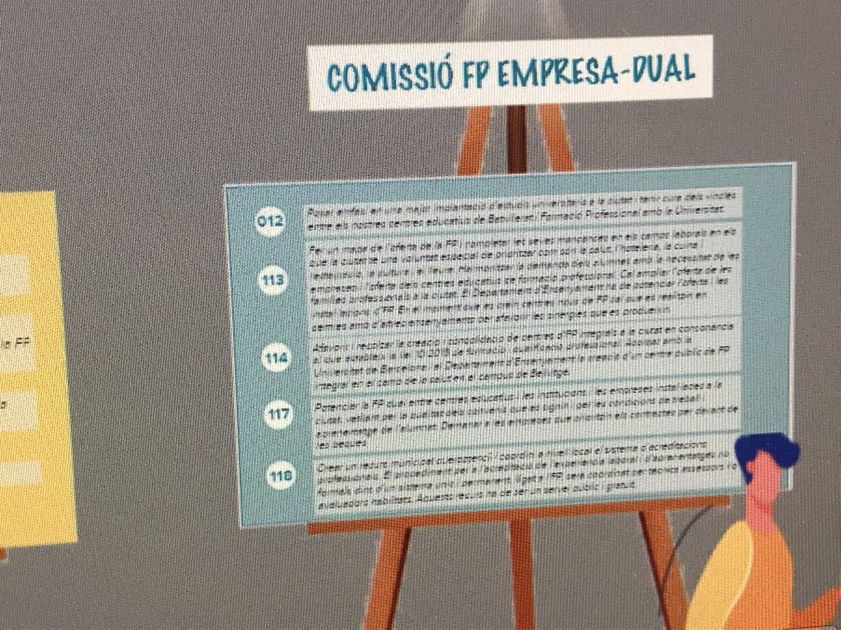 LHEDUCACIO's tweet photo. Sessió dinamitzada per @lazzum treballem sobre tres taules: orientació, difusió de la formació professional a la ciutat, i la comissió FP empresa-Dual!
@LHAjuntament @LHJoventut @LHDinamitzacio @educadiba https://t.co/Ilp6QfmV16