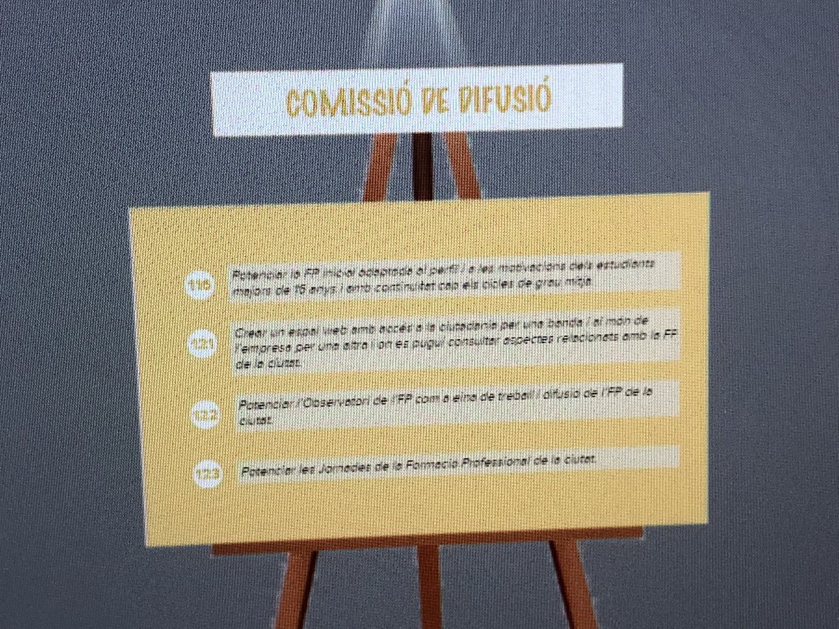 LHEDUCACIO's tweet photo. Sessió dinamitzada per @lazzum treballem sobre tres taules: orientació, difusió de la formació professional a la ciutat, i la comissió FP empresa-Dual!
@LHAjuntament @LHJoventut @LHDinamitzacio @educadiba https://t.co/Ilp6QfmV16