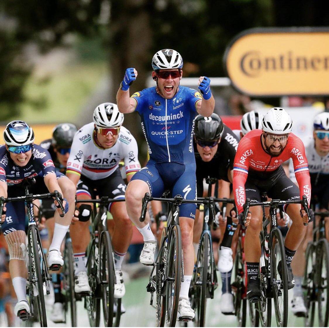 The greatest of all time, absolutely incredible <a href="/MarkCavendish/">Mark Cavendish</a> 👏👏👏