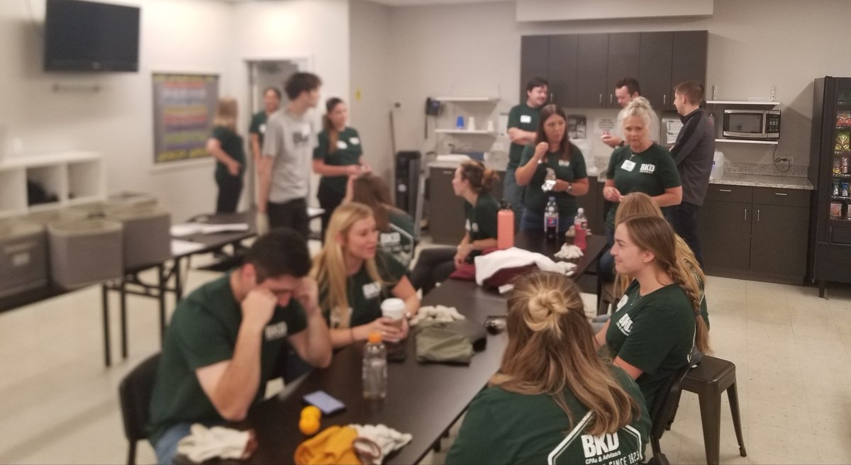 ChristineFelke's tweet photo. Kicked off #intern week at #BKDLLP #colorado with a community service project @foodbankrockies. So grateful to have such an amazing organization in our communities. Thank you Food Bank of the Rockies for all you do everyday and to our amazing interns/BKDers for their hard work! https://t.co/9oEqLxfwkD
