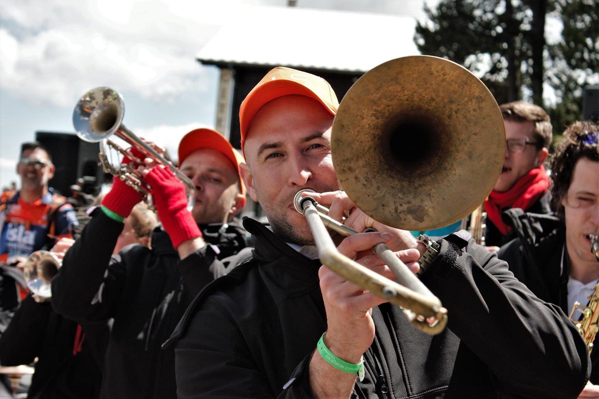 Inmiddels is er al meer dan €700.000 opgehaald aan donatiegeld!
Dit geweldige bedrag is gedoneerd door ruim 12.000 kleine en grote donateurs. 🧡🙏 Wat een geweldig bedrag. 
Wil je weten waar dit donatiegeld aan besteed wordt?
Dat lees je hier:
tourduals.nl/bestedingen