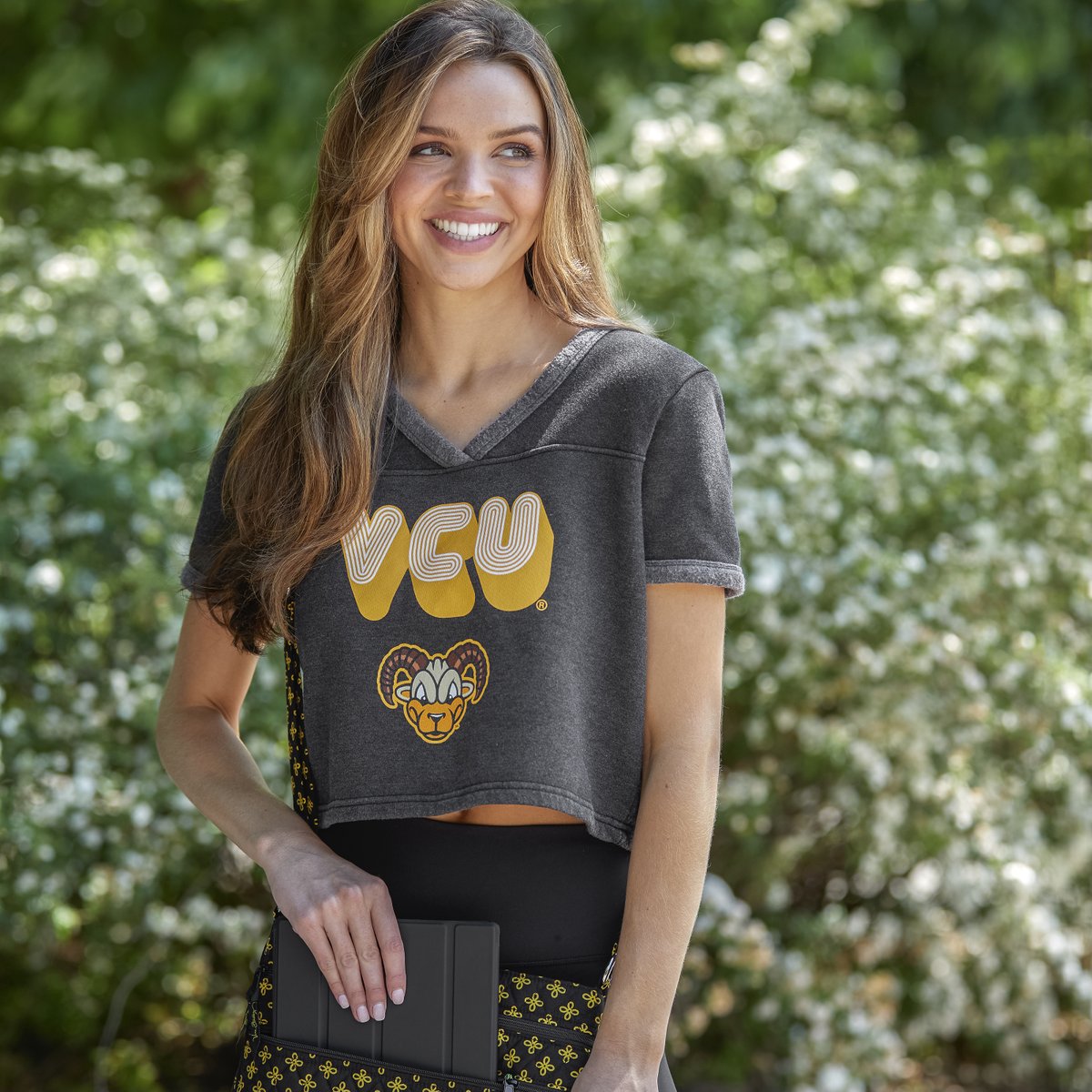 VCUGear's tweet photo. Are you Ram Ready?!🐏 Get all of your VCU essentials at Barnes &amp; Noble @ VCU, like this short sleeve crop top and iPad from @RamTechVCU! 💛🖤 Shop in-store or online.🔗in bio! 

#VCUGear #VCU #RamTechVCU #VCURams #VCUNSO #AltaGracia #VCU2025 #VCU2024 #VCU2023 #VCU2022 #VCU2021 https://t.co/QrY3wV0E2q