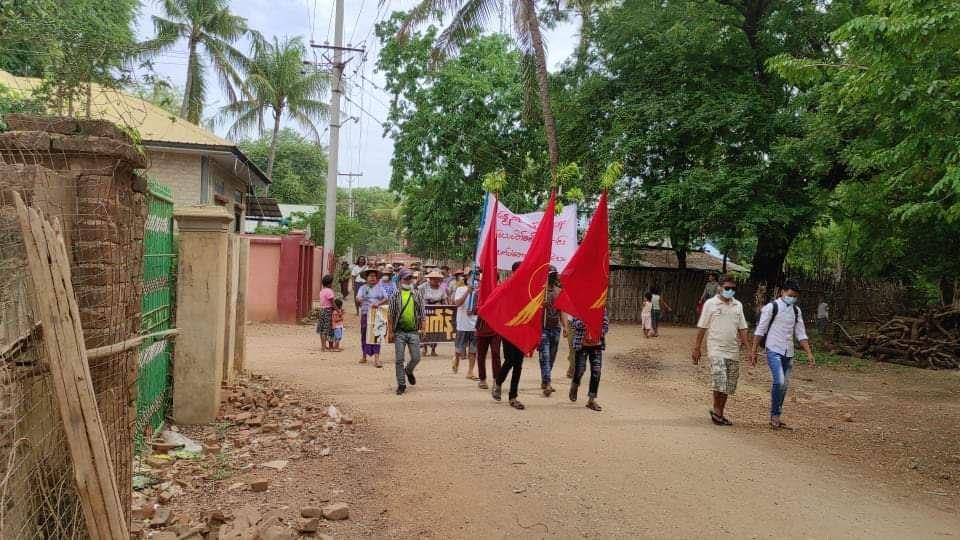 Myanmar_Now_Eng's tweet photo. Locals protesting against Myanmar's military regime this afternoon (Jun 29) in Letpadaungtaung, Salingyi Township, Sagaing. 

Photos: CJ

#WhatsHappeninglnMyanmar https://t.co/8gJRl53mI6