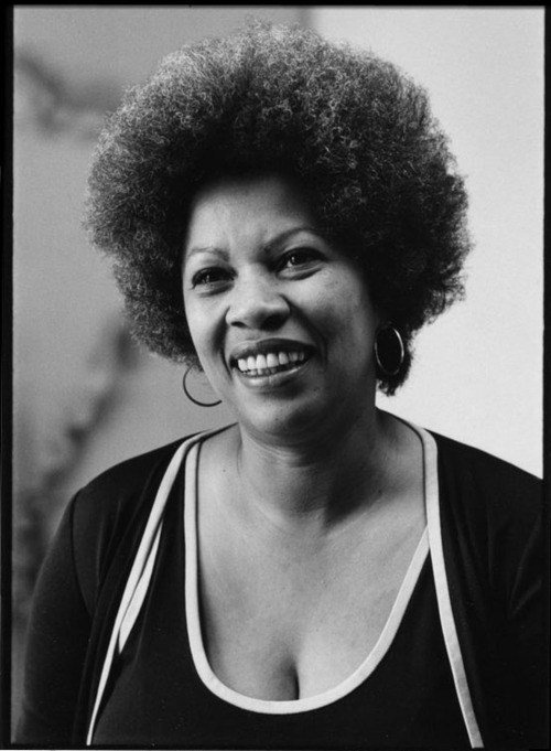 wellreadblkgirl's tweet photo. “Writing is really a way of thinking -- not just feeling but thinking about things that are disparate, unresolved, mysterious, problematic or just sweet.”✏️ #ToniMorrison💕 #wellreadblackgirl https://t.co/p5W67SAYqP