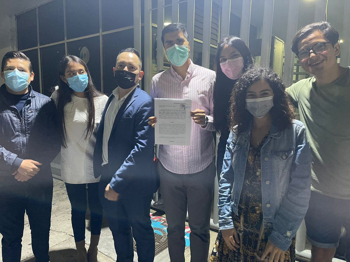 juncalssolano's tweet photo. Gracias por todo el apoyo y mensajes de solidaridad por lo vivimos el día de ayer. 

Seguimos fuertes, no podrán callar la información por más que lo intenten. https://t.co/PAho5q1WPK