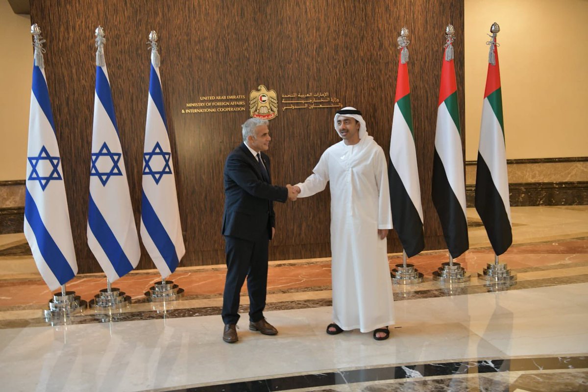 وزير الخارجية الإسرائيلي “يائير لابيد” يلتقى نظيره الإماراتي الشيخ “عبد الله بن زايد”، خلال زيارته…