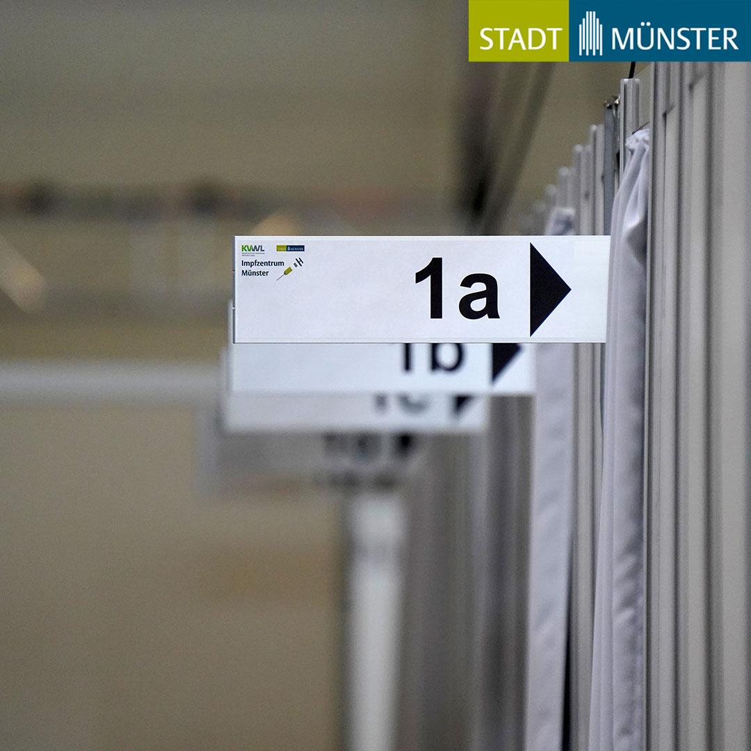 muenster_de's tweet photo. Update aus dem Impfzentrum Münster: mehr Impfstoff und viele freie Termine! Da zeitnah zusätzliche Impfstoff-Mengen erwartet werden, kann wohl allen bislang noch unentschlossenen oder ungeimpften MünsteranerInnen ein Impfangebot unterbreitet werden. 
https://t.co/LYhFHeowrp https://t.co/E6i2oMPjdl
