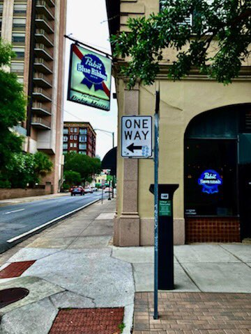 picturesofdives's tweet photo. Pinkie Masters - Savannah, GA (photos by @theSONOFNOISE) https://t.co/xwPnRMSS1q