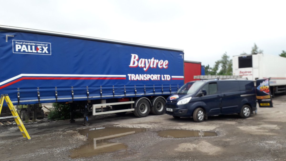 Ultimate_Signs1's tweet photo. Completed curtain sided vehicle graphics, traditional sign writting at its finest. #commercialsigns
#lorrygraphics
#newbury https://t.co/xCYw6vNruW