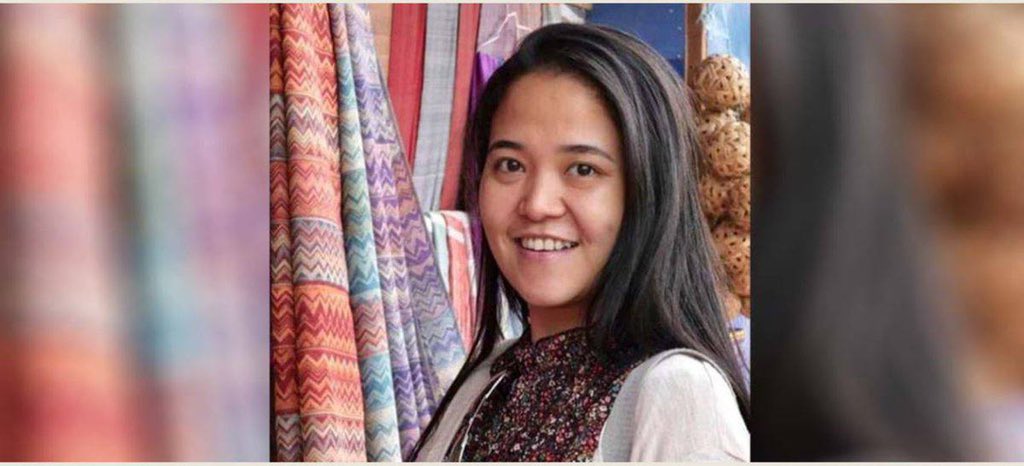 MA EAINT, a director was abducted to the notorious interrogation centre Shwe Pyi Tha.  Reportedly she was tortured brutally and her toes were smashed. #June29Coup  #DreadfulCovidAmidMilitaryCoup  #WhatsHappeningInMyanmar