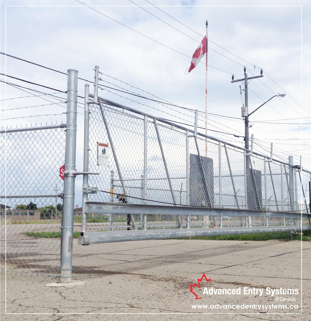RomaFence's tweet image. Put some power into your gate! 💪 🛠️ #power #gate #automateyourgate #automation #slidegate #chainlink #industrial #gates