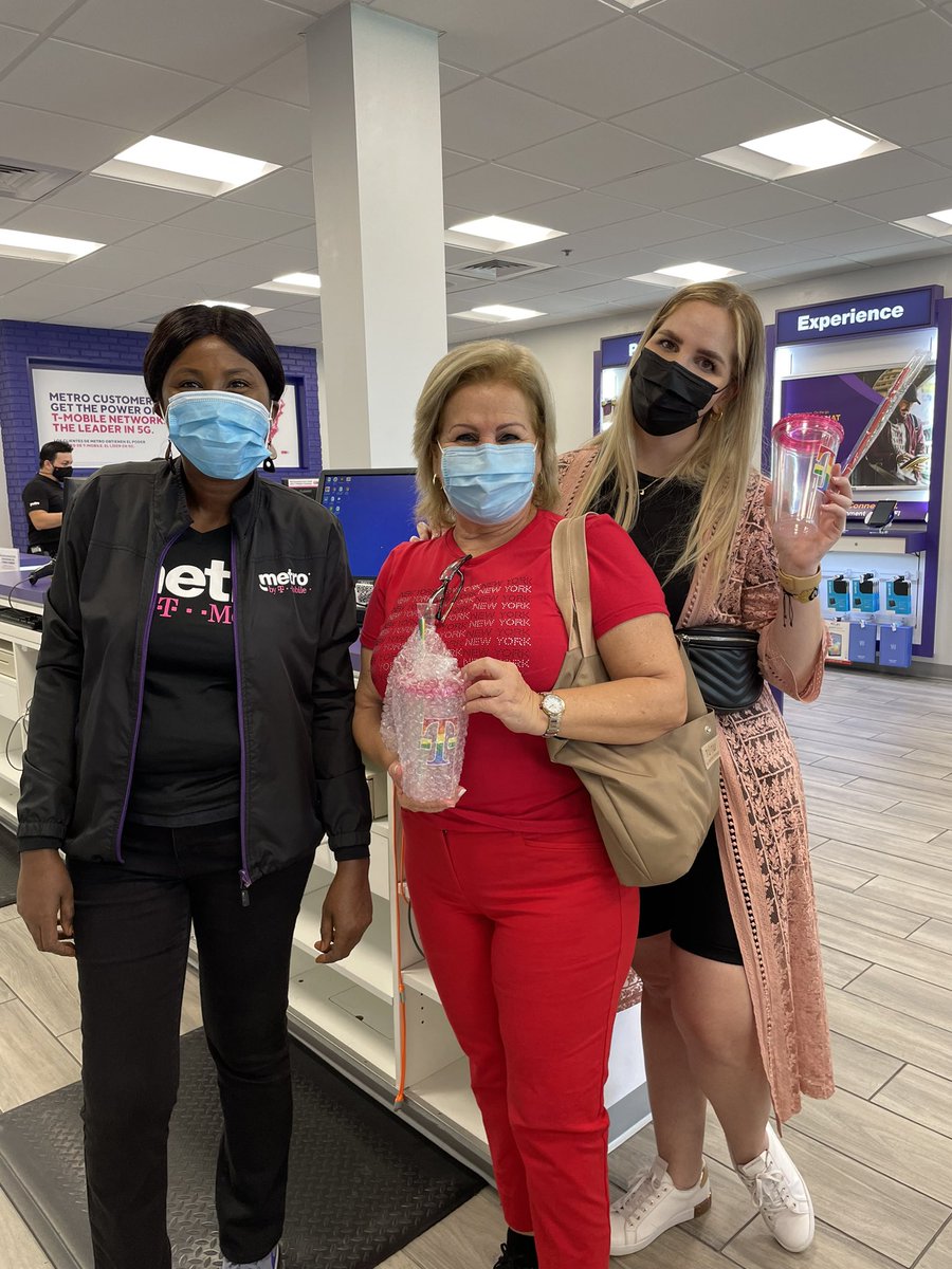 Power Pines is so excited for our very first T-Mobile Tuesday’s in-store giveaway in Metro by T-Mobile!  💥💥👏🏼👏🏼