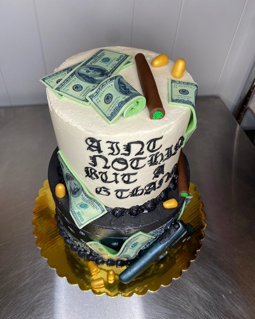 mandythefourth's tweet image. Badass cake ain’t cheap y’all 
The amount of effort/energy a baker/cake designer must put into an order to create success is essential
#scratchbaking #oakcliffcakes #somethinsweetoctx #Mindfulness