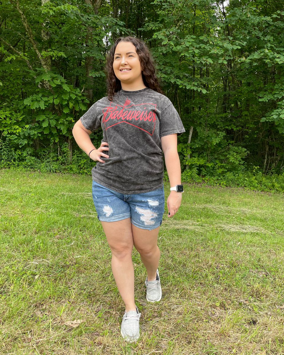 aunt_abbys's tweet photo. Where are all my beer drinkin babes at? 🍻 This acid washed Babeweiser tee is perfect for your next concert! 🎶🤩

Available in M-XL https://t.co/HcTq9Y91hy