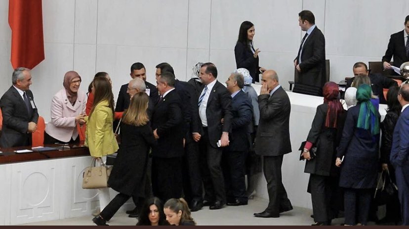 “1 kereden bir şey olmaz” dediler... Utanmadılar... 

Yetmedi, Ensar Vakfı'nda gerçekleşen istismar olayları araştırılsın önergesini reddettiler...

Yetmedi, red kararı sonrası 
 Aile ve Sosyal Politikalar Bakanı Sema Ramazanoğlu’nu kutlamak için sıraya girdiler!

#ElmalıDavası