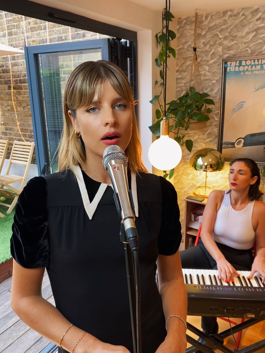 Thank you so much to everyone who tuned in last night, apparently there were over 500 of you 🤯 Which song was your favourite? 

Thanks <a href="/mahogany/">Mahogany</a> &amp; @markmahogany for hosting, you’re the best!! 🙌🏻