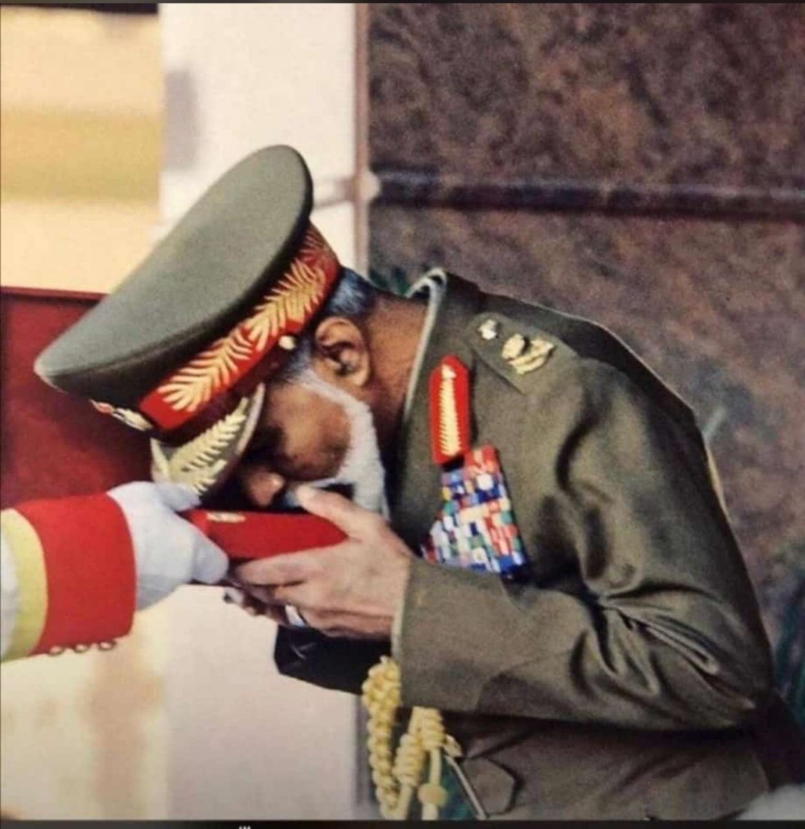 اللهم يمّن كتابه ويسّر حسابه وثقّل بالحسنات ميزان أعماله واجعل مقامه في علّيين
#قابوس_في_قلوبنا 
#أعز_الرجال_وأنقاهم
#قروب_دار_قابوس