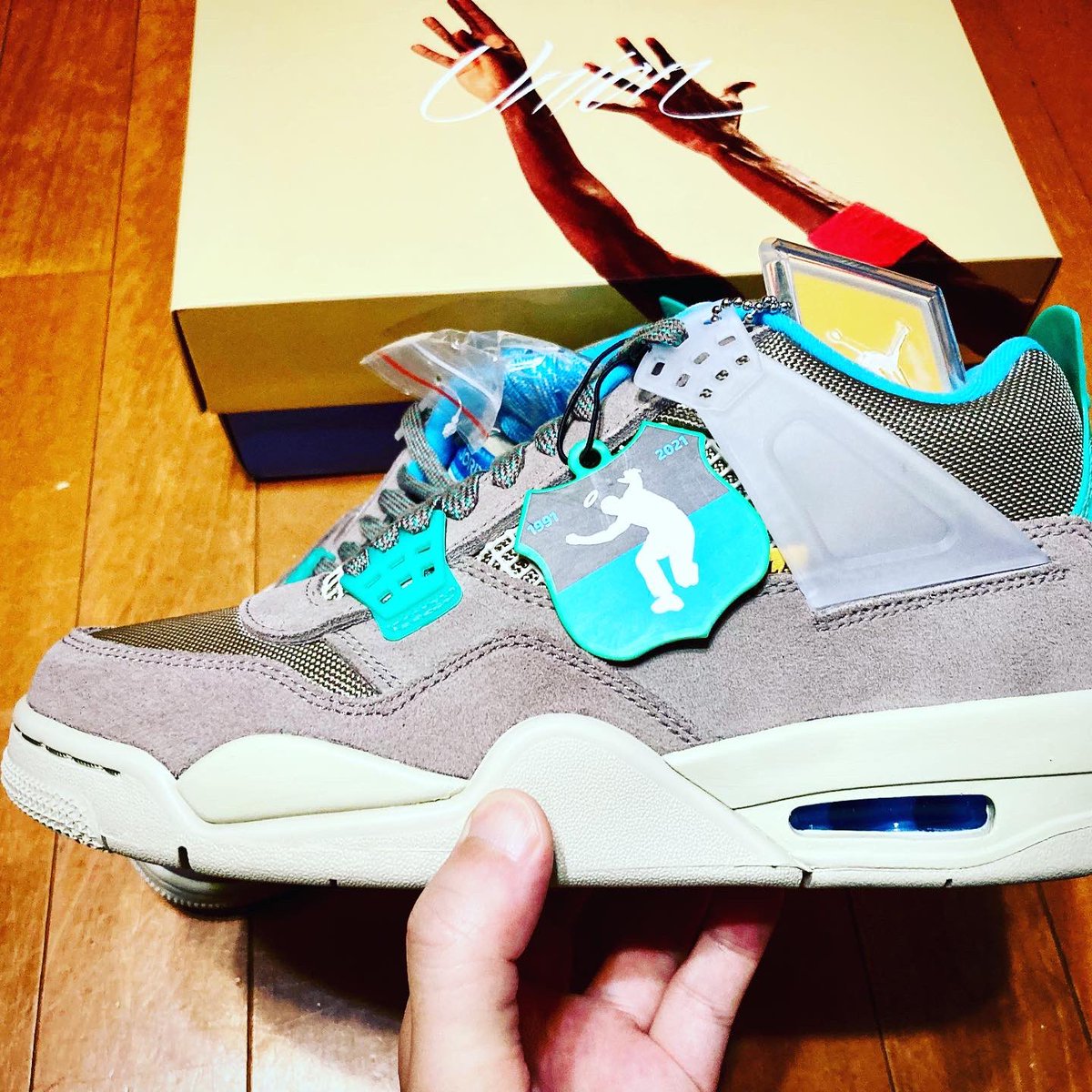 zenmai_zenmai_'s tweet photo. トープヘイズ届きましたー🚛
格好良い!
明日晴れたら履こうっと
#unionjordan
#union
#unionlosangeles
#uniontokyo
#unionjordan4
#taupehaze
#dj5718242
#union30thanniversary
#ユニオン #ユニオンジョーダン #ユニオンジョーダン4 #nike #snkrs https://t.co/KjxX8tKWml
