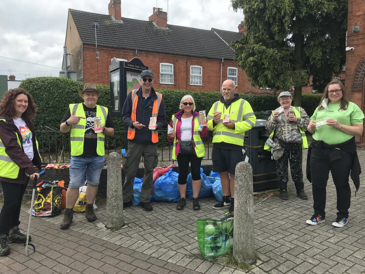 KarenBa1965's tweet image. After a successful litter pick - we treated the South Leicestershire Wombles to a Co-op Meal Deal!   Thanks to our friends at our neighbouring Co-op Group Store for joining us in co-operation ⁦@mycoopfood⁩ ⁦@coopuk⁩ #JoinACoop