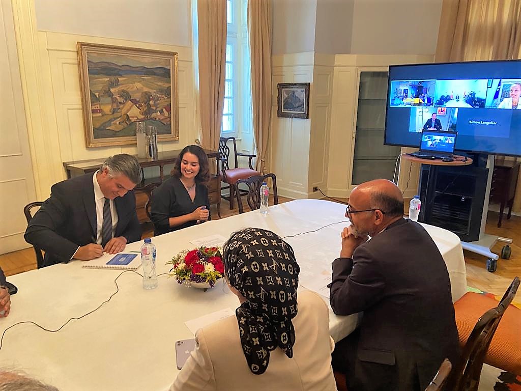 JasmineWahhab's tweet photo. Pleased to host the virtual signing ceremony of a new🤝partnership between 2 shining🌟of 🇨🇦&amp;🇪🇬's private sectors: #ShowCanada &amp; #HassanAllam.
📣@TCS_SDC is committed to combining🍁creativity &amp; innovation with 🇪🇬 home-grown talent &amp; unparalleled history.
➡️https://t.co/sAibt7nT6D https://t.co/UkcjNJZlEM