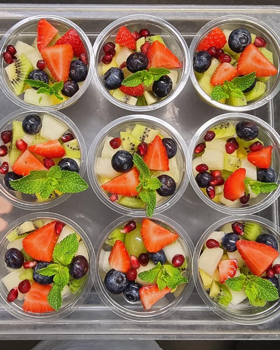 ImMedCafe's tweet photo. Socially distanced lunches made with ❤
.
Let us know if you would like to have a team lunch meeting. We will be happy to help! 👨🏻‍🍳👩🏻‍🍳
.
.
.
.
#SafetyFirst #Hospitality #HospitalityIndustry #LetsGetLondonMoving #ChickenCaesar #Healthy #WeLoveThisBusines #LondonStoreys @BaxterStorey https://t.co/I1N1WtK3hi