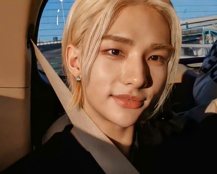 amrcanojuahjuah's tweet photo. HWANG HYUNJIN VOLTOU, tudo se alinhou - a thread https://t.co/Bv5N7ywOJL