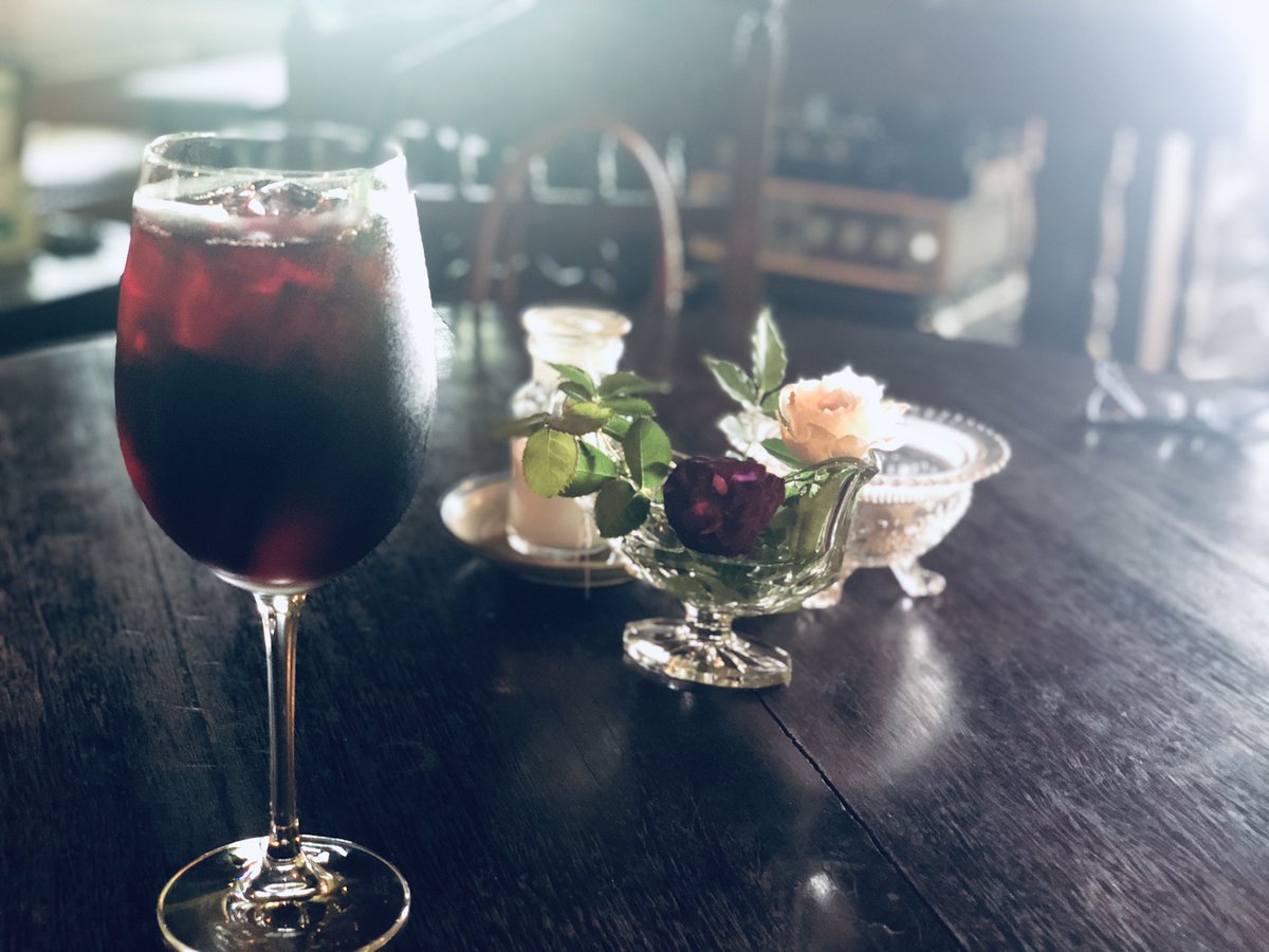 ChatteNoir5's tweet photo. アンティークに囲まれた素敵なカフェでカードリーディングしてきました♡
珈琲も美味しいお店だけど、あたしのイチオシはカシスジュース(๑´ڡ`๑)
#remza
#カシスジュース
#お気に入りのCafe https://t.co/WKlkZxtYld