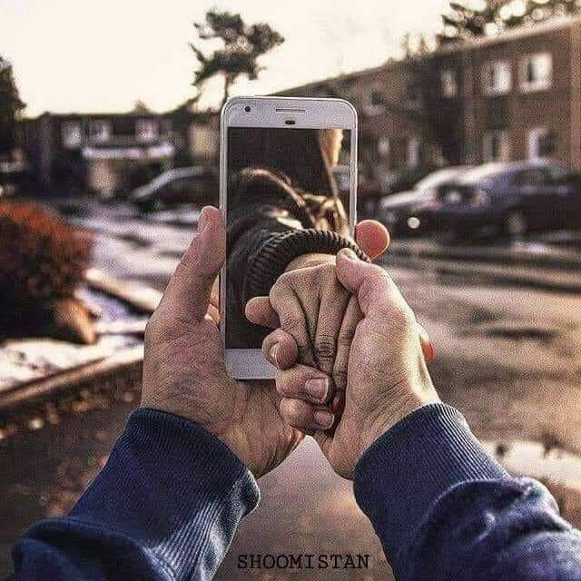 usamahash007's tweet photo. مقام عشق سے لوٹے ہوئے بتاتے ہیں
غبارِ راہ میں سب کچھ گنوایا جاتا ہ
بنا ہے کار محبّت بھی کاروبار یہاں
کمائی یہ ہے کہ کتنا بچایا جاتا ہے
بتاؤں کیا میں تجھے شام ہجراں کا منظر
دیا جلے نہ جلے دل جلایا جاتا ہے
کریں یہ کس سے شکایت ک کچھ تدارک ہو
وہ بھولتا ہی نہیں جو بھلایا جاتا ہے https://t.co/44nGd3w3Br