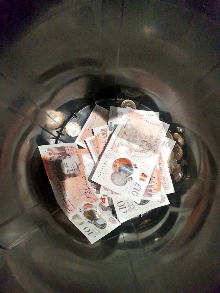 Doing my bit to cheer on the #threelions Raising funds for Birmingham childrens hospital to boot !

#GoodLuck lads
#ENG #ItsComingHome