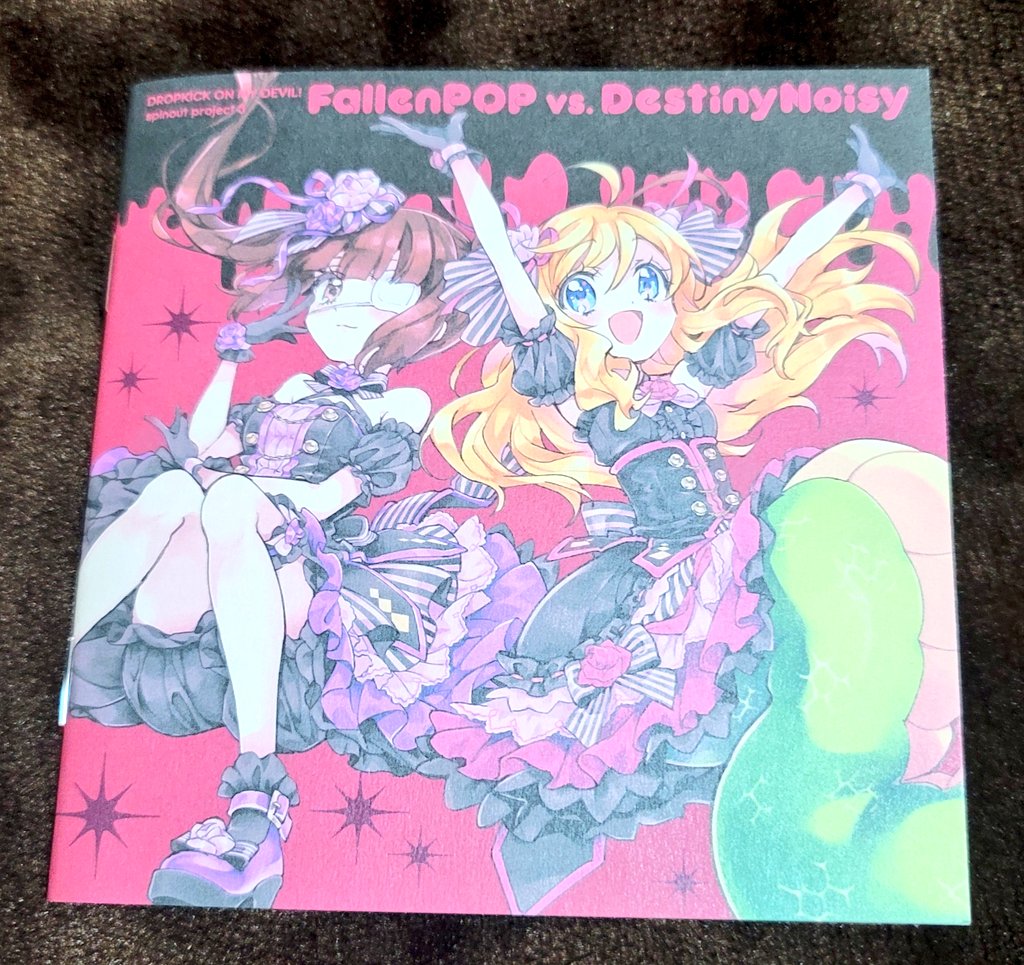 redz_LiSAcco's tweet photo. 無事受け取りました〜☀
イラストがたまらんです😇😈🎵
#邪神ちゃんドロップキック
#フォリポ
#デスノ
#FallenPOP
#DestinyNoisy https://t.co/jcaPFg4np9