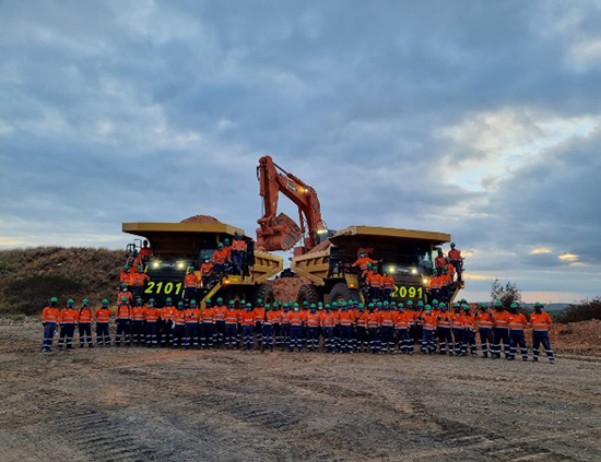 im_mining's tweet photo. Equinox Gold Corp says mining activities are underway at its new Santa Luz gold mine in Brazil, with commissioning on track for the December quarter ahead of first gold pour in the March quarter of 2022 | https://t.co/DVPupE0qfg @EquinoxGoldCorp #UandM #SantaLuz #goldmining https://t.co/jC1tGkpGI6