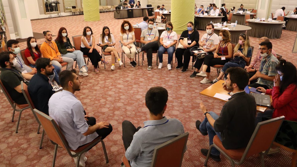 Kurucu üyelerinden olduğumuz Gençlik Örgütleri Forumunun, üyelerine özel gerçekleştirdiği Stratejik Plan Oluşturma ve akabindeki 6. Olağan Genel Kurul'a katıldık.

#gofor #youth #magekud #gençlikçalışmaları #alanıgenişlet