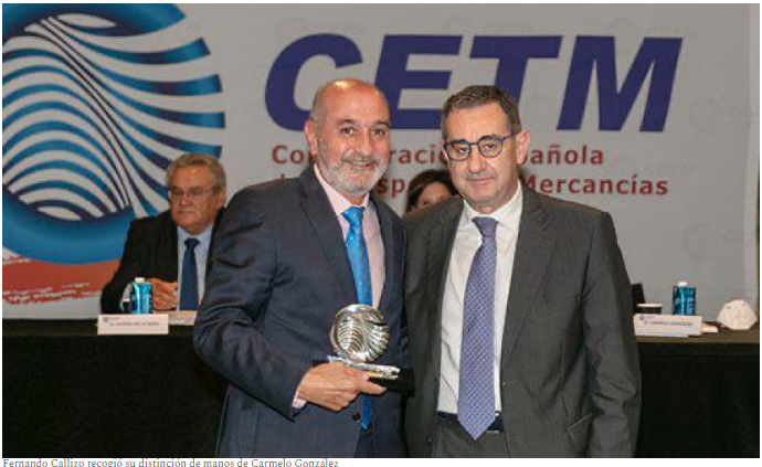 CEOEAragon's tweet photo. Felicitamos a Fernando Callizo, ex-presidente de CEOE Aragón y @CEOS_CEPYME, por el reconocimiento a su trayectoria en la Asamblea de @CetmTransporte, entregado por otro empresario aragonés referente en el sector, el presidente de #Conetrans #TrasporteHuesca @Transcallizo https://t.co/ypCXw1Yb5K