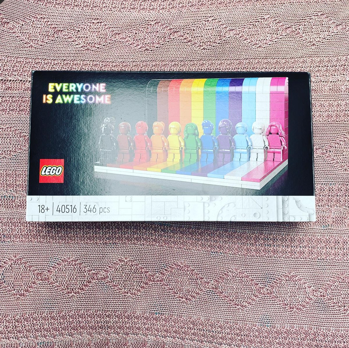 legomomza's tweet photo. Love this article: Why I designed "Everyone is Awesome" by @matthew__ashton. My set arrived today and I can't wait to get started building it. https://t.co/3nHOcX7DWt https://t.co/5Bk2UBFZiE