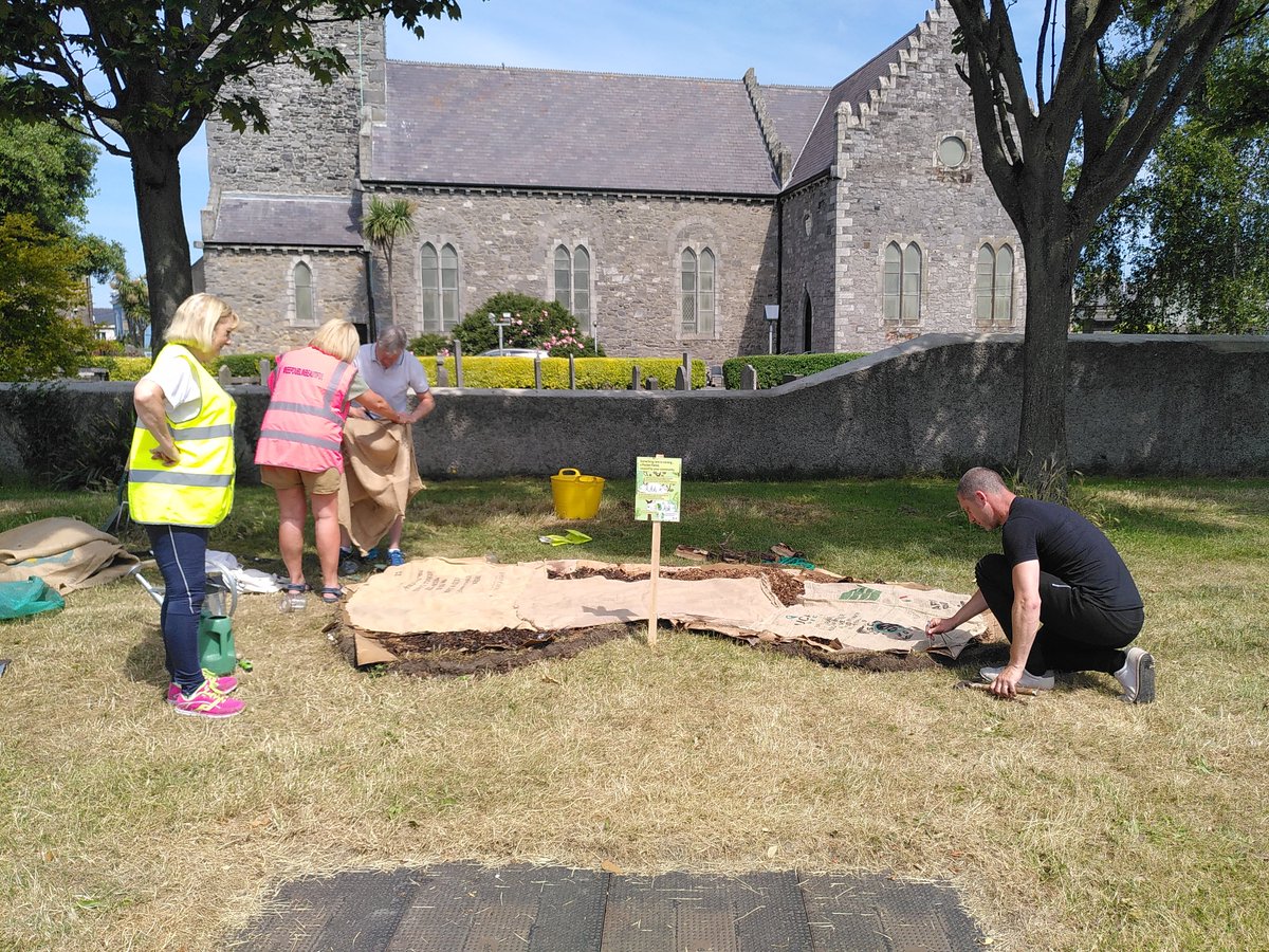 catherineeats's tweet photo. A super morning in Ringsend getting the soil preparation done for the latest @ChangexHQ Dublin pocket forests. All hands on deck and the job done. Special thanks to @oshsmum19 for our fab new infographic to explain it all to passers by #wormsatwork #pocketforests https://t.co/HTc6JI8bQa