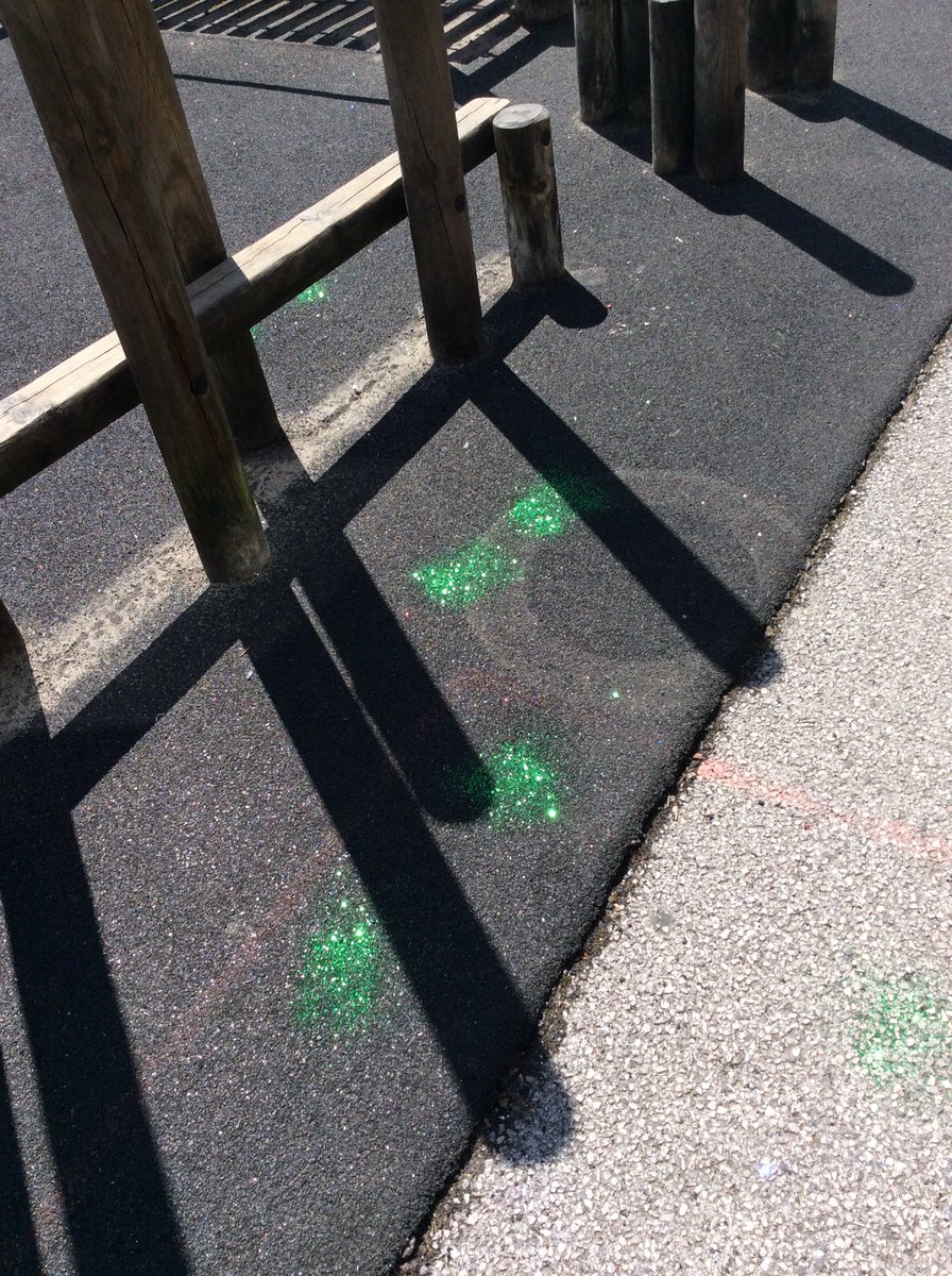 _stbederec_'s tweet photo. We have been left some ALIEN FOOTPRINTS! After the spaceship crashed yesterday we think the aliens might be in our school! They are so sparkly and we are going to spend our afternoon making handprint aliens to show them that they are welcome 🚀👽🌟@sciencestbede #spaceweek https://t.co/o7IvqZE10G