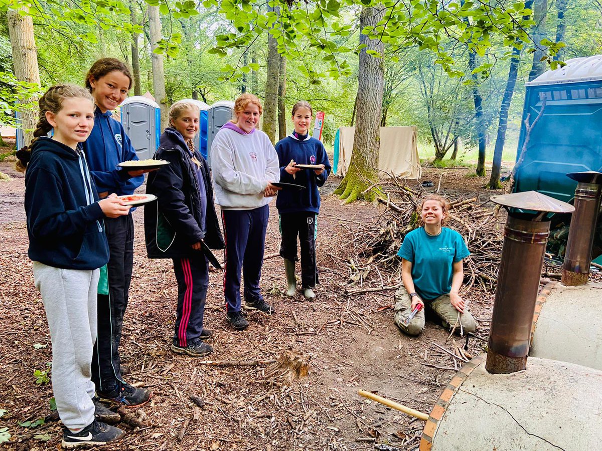 DowneHouseCCA's tweet photo. Lunch time and it’s time for home made 🍕 cooked in the outdoors! @BushcraftOnline @DowneHouse #goDhgirls #gourmercooks https://t.co/BidSVFCF4n