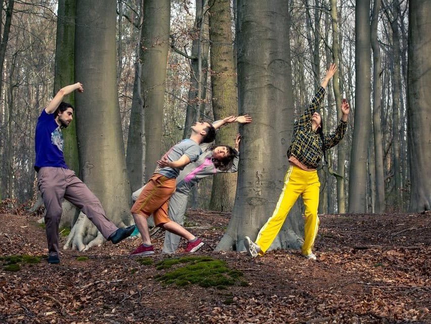 GWDanceWriter's tweet photo. Daniel Linehan’s Listen Here: These Woods Premieres on July 3, 2021, Dansand! Festival, KAAP, Ostend, Belgium & thenAugust 28 and 29, 2021, Kaaitheater, Sonian Forest / Forêt des Soignes, Brussels, Belgium. Photo Danny Willems #dance #daniellinehan #contemporarydance https://t.co/rjY4IMV5JG