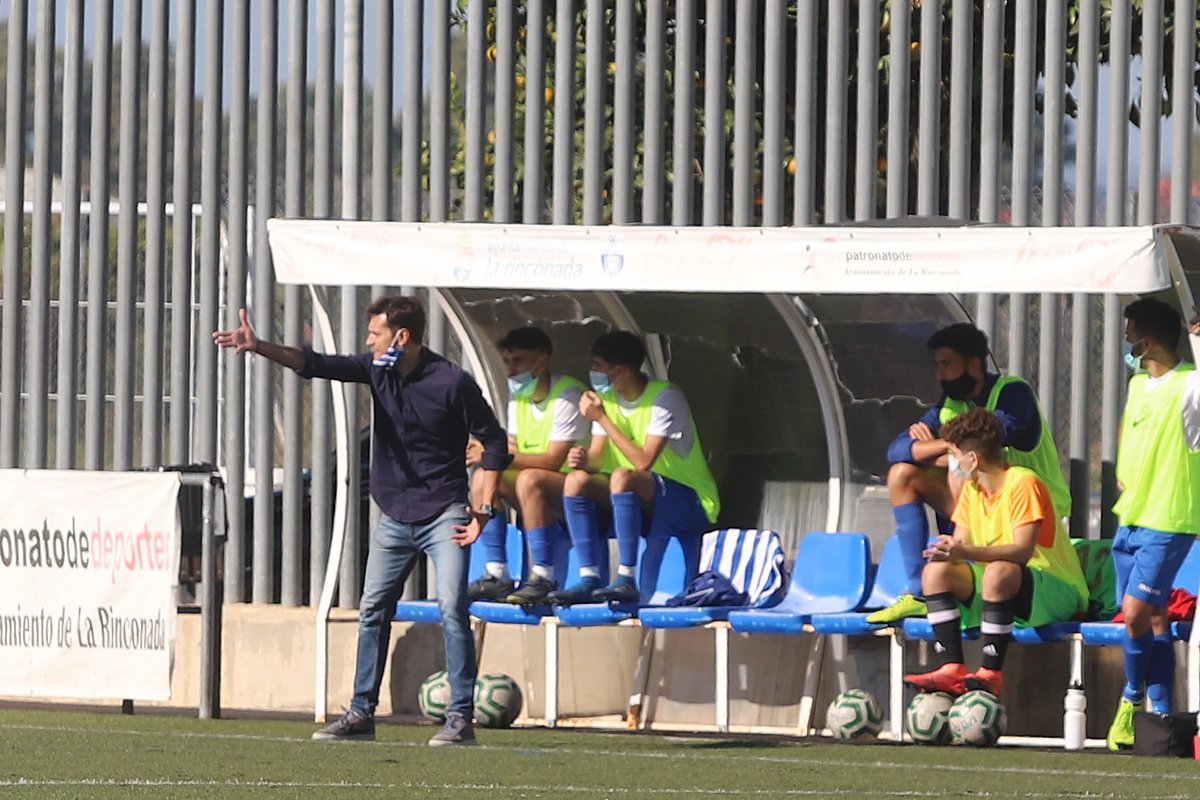LaRinconada_Web's tweet photo. “Ojalá el gran tapado de la Primera Andaluza este año sea el @UDRinconada"
@NandodelaRosa8 afronta su segunda campaña en la entidad, en la que ha ganado galones para ser #ManagerGeneral y se muestra ilusionado y satisfecho con el equipo #LaRinconada https://t.co/BIy6E4AwkD 💙⚽️ https://t.co/rc7PBnaVvn
