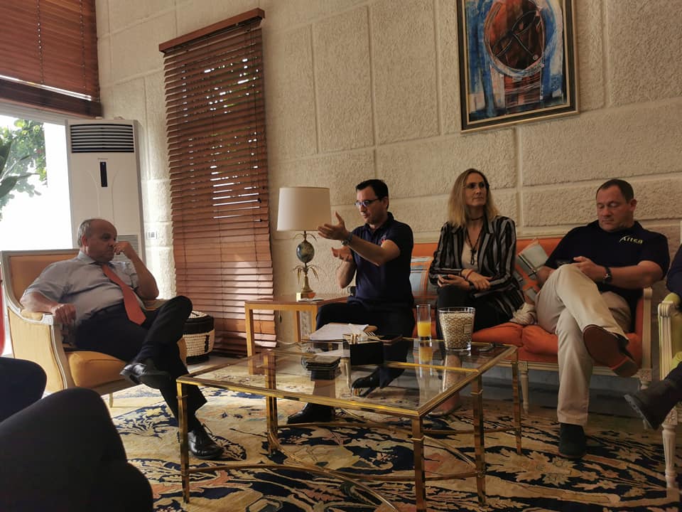 Animé par le président @DenisMOTTE_CI, le petit déjeuner des membres de la <a href="/FrenchTechAbj/">FRENCH TECH ABIDJAN</a> s'est déroulé ce mardi 29 juin chez Monsieur l'Ambassadeur de @France_RCI pour une continuité dans nos échanges et un soutien de notre Communauté auprès des grands groupes et institutionnels