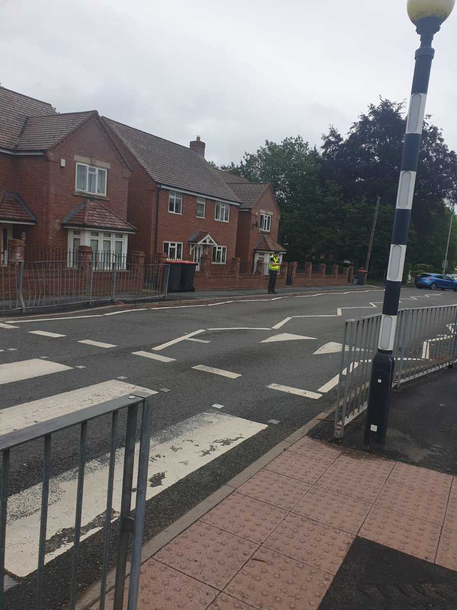 TelfordWrekin's tweet photo. @OakengatesTC Community Action Team (CAT) have had the NEOs carrying out a school patrol at @wombridgeschool. A busy and safe patrol with parents parking off all the restrictions. #telfcat #telfneo #telfenforce https://t.co/NmNyvb0pxx