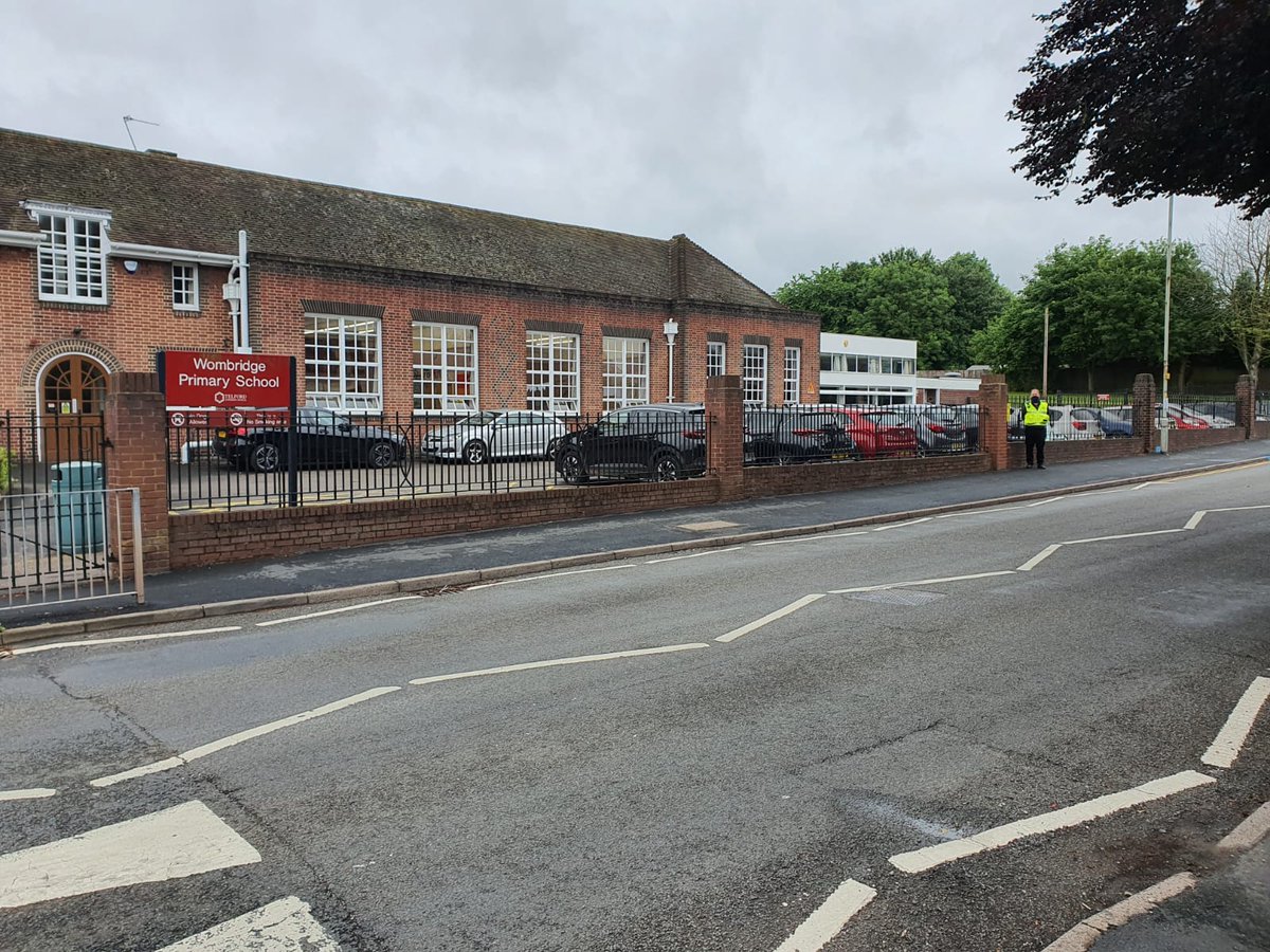 TelfordWrekin's tweet photo. @OakengatesTC Community Action Team (CAT) have had the NEOs carrying out a school patrol at @wombridgeschool. A busy and safe patrol with parents parking off all the restrictions. #telfcat #telfneo #telfenforce https://t.co/NmNyvb0pxx