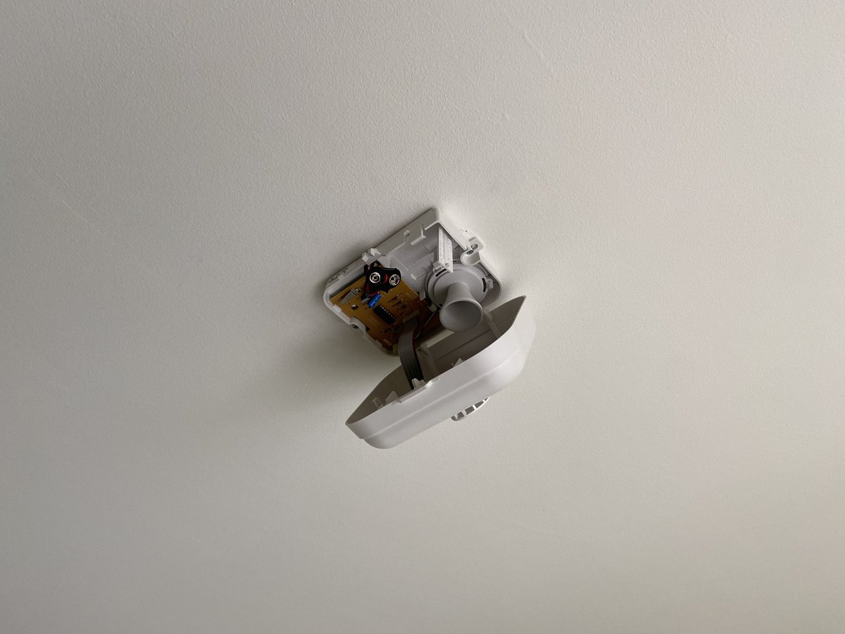 LimerickFire's tweet photo. When was the last time you showed your smoke alarm some love? Press to test yours today and replace the batteries if needed. Working smoke alarms save lives. #testittuesday https://t.co/gd2MdOIa2m