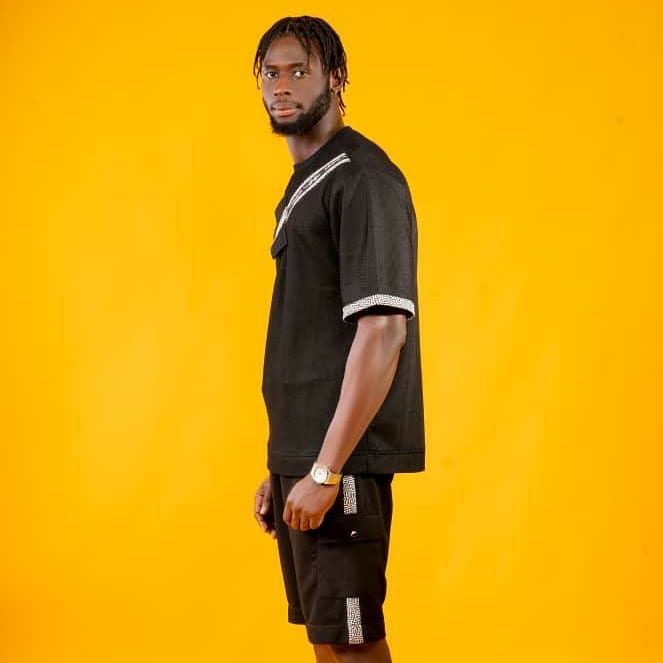 camstyle_221's tweet photo. Nouvelle collection 
Ensemble Wakanda concu avec tes matières douce et confortable ( tissu perforé + cotton doux)
Made in Sénégal 🇸🇳🦎
.
Disponible en édition limitée 
Rt et Fav 🙏🏾
#kebetu #Senegal #madeindakar https://t.co/HxUlIvm8Iv