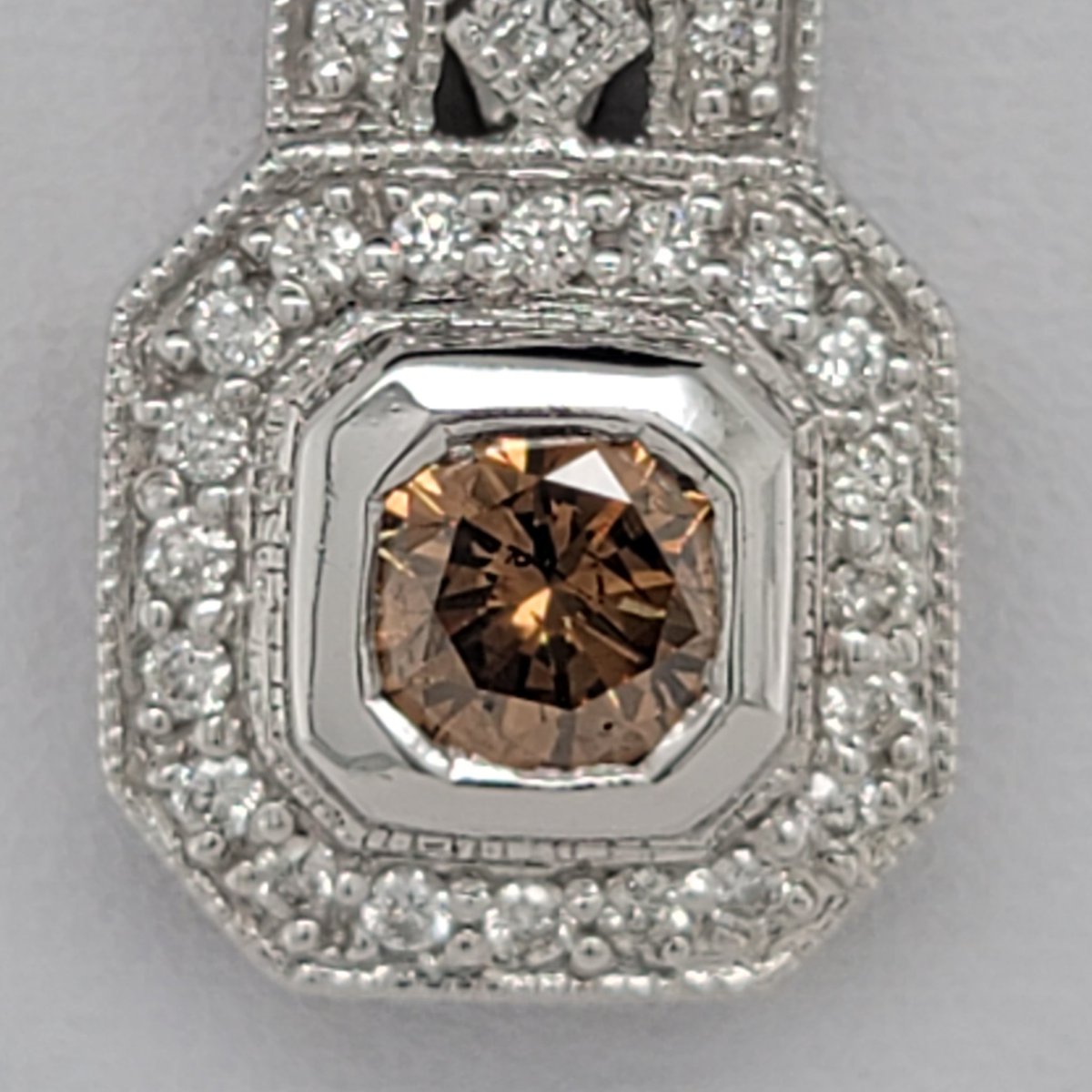 💎 Just landed...
.
I love cognac diamonds 😍
.
.
.
#cognacdiamond #diamonds #gems #gemstones #gia #agta #jewelry #the4cs #customjewelrydesign #birthstone #madeinlosangeles #madeintheusa #jewelrylovers #jewelrydesigner #jewelryaddicts #gemlover #jewelryshop #smallbusiness